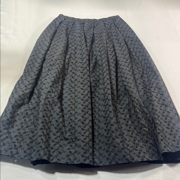 Neiman Marcus Dresses & Skirts - Neiman Marcus black midi skirt size 6